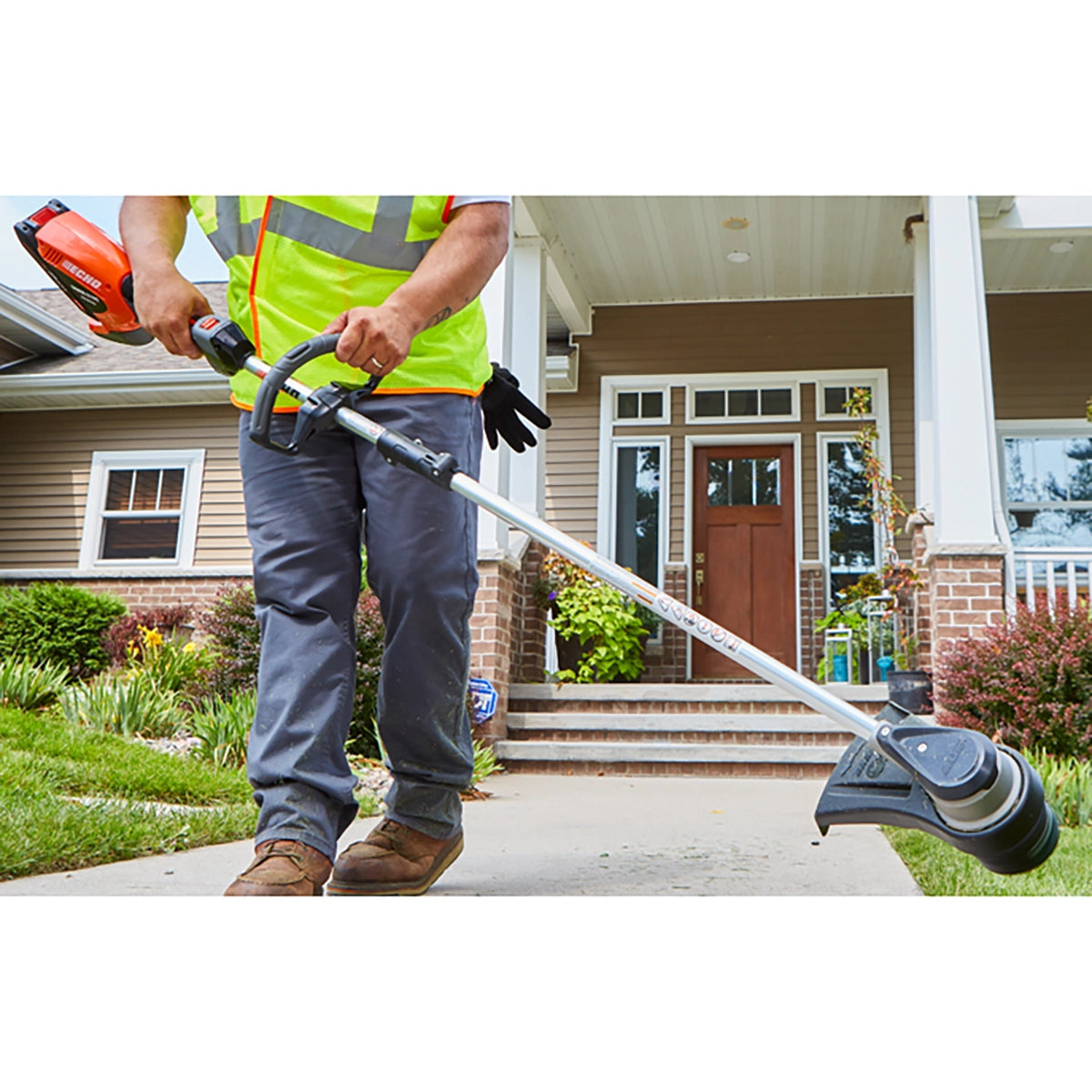 ECHO DSRM-2100 Battery-Powered Trimmer Kit In Use
