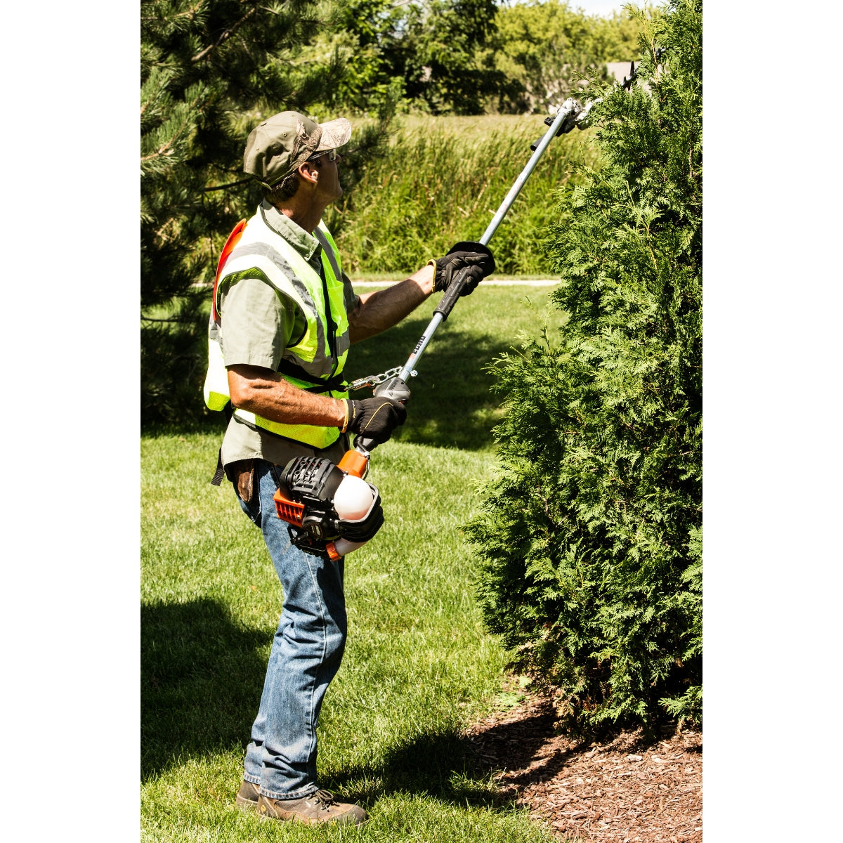 ECHO SHC-2620 Hedge Trimmer In Use  2