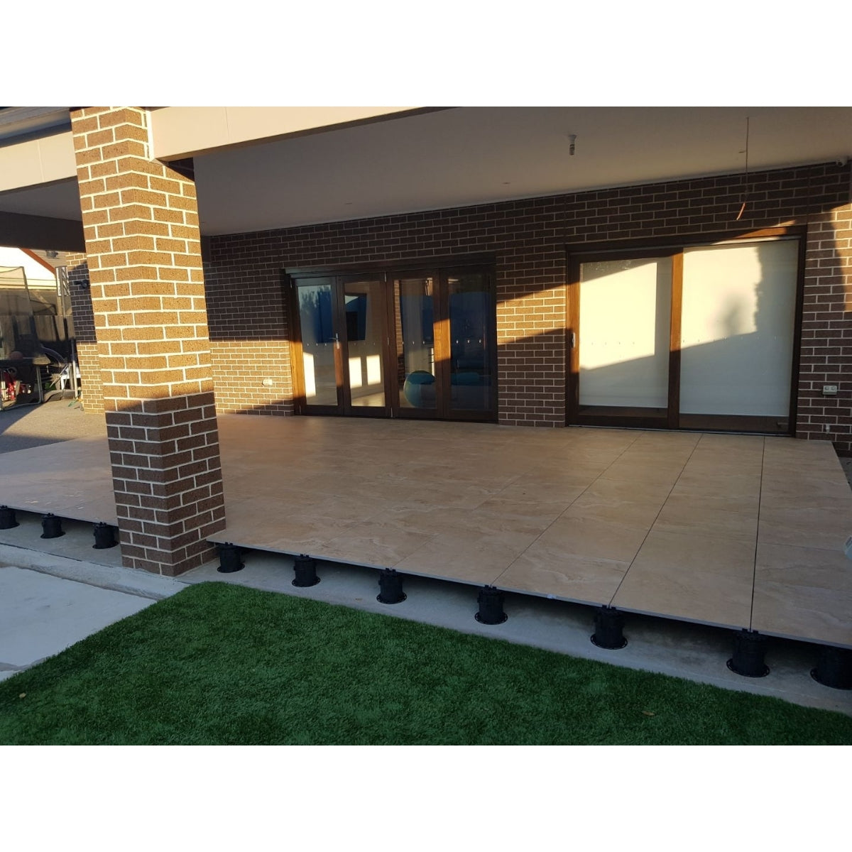 Laticrete NXT Pedestal Mini Install 2