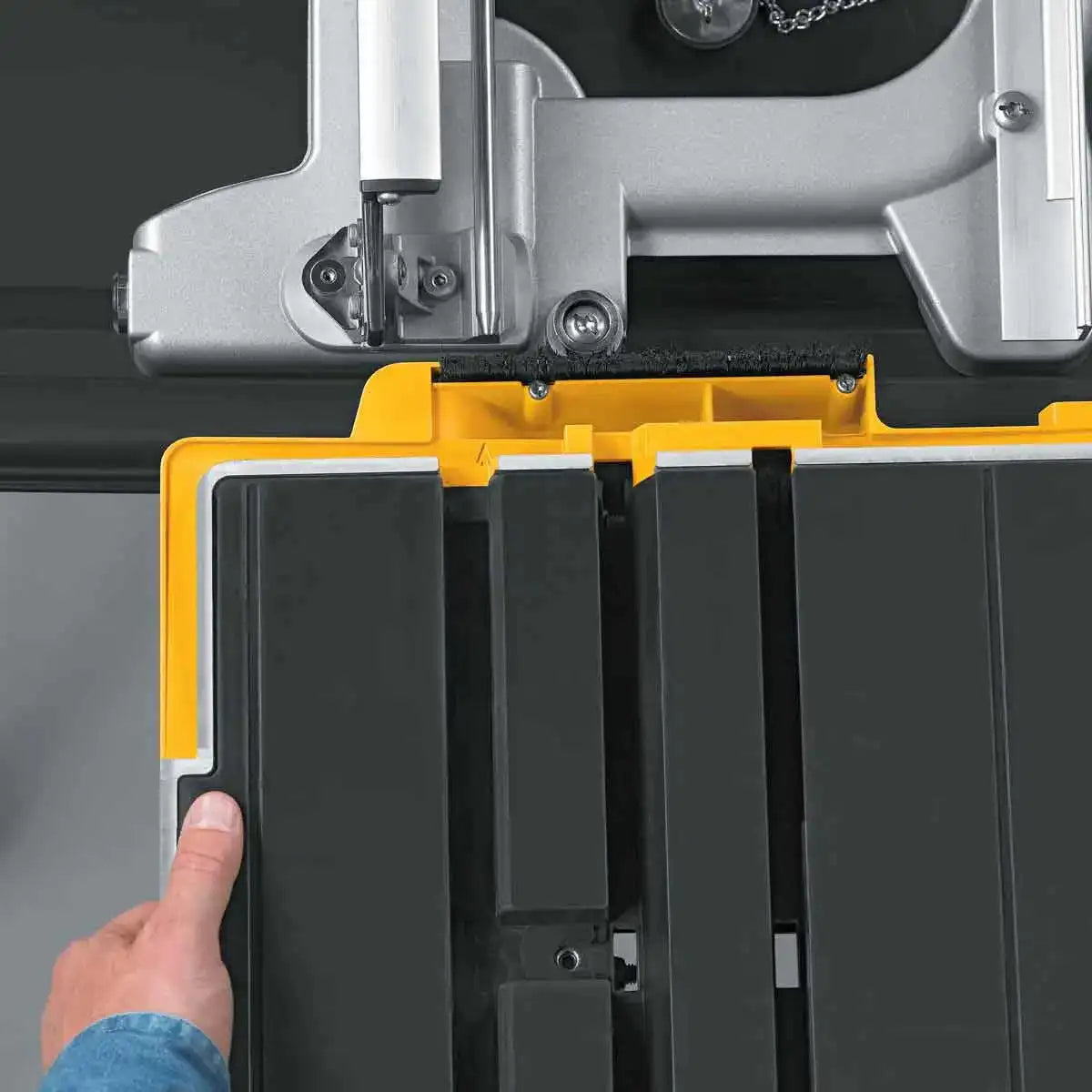 Dewalt 24" D24000 Wet Tile Saw