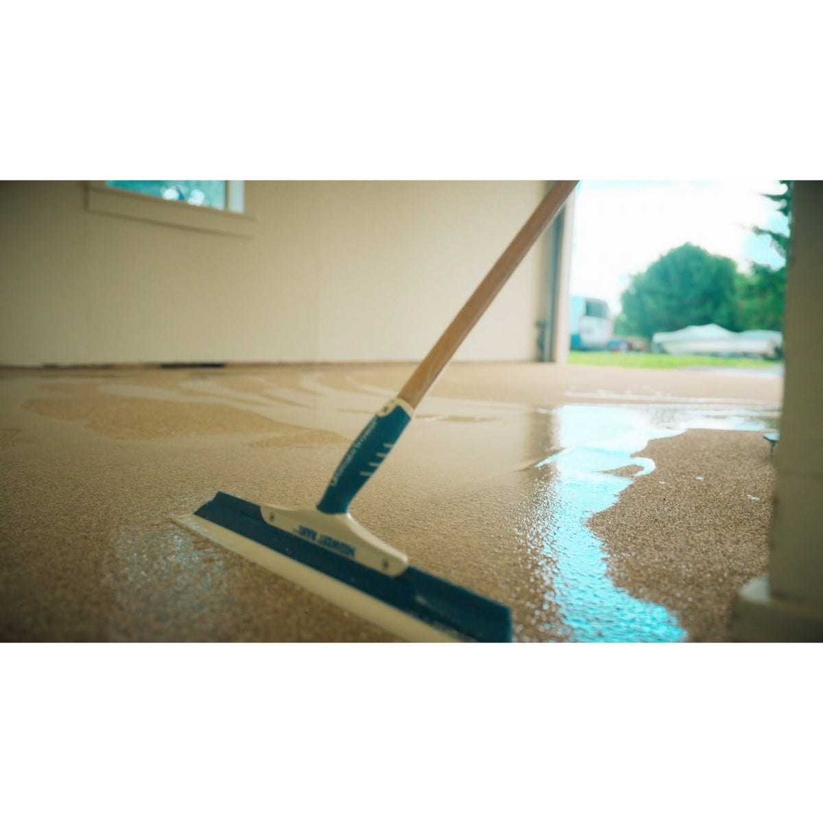 Midwest Rake Ultimate Trowel® with Threaded Handle Adapter In Action