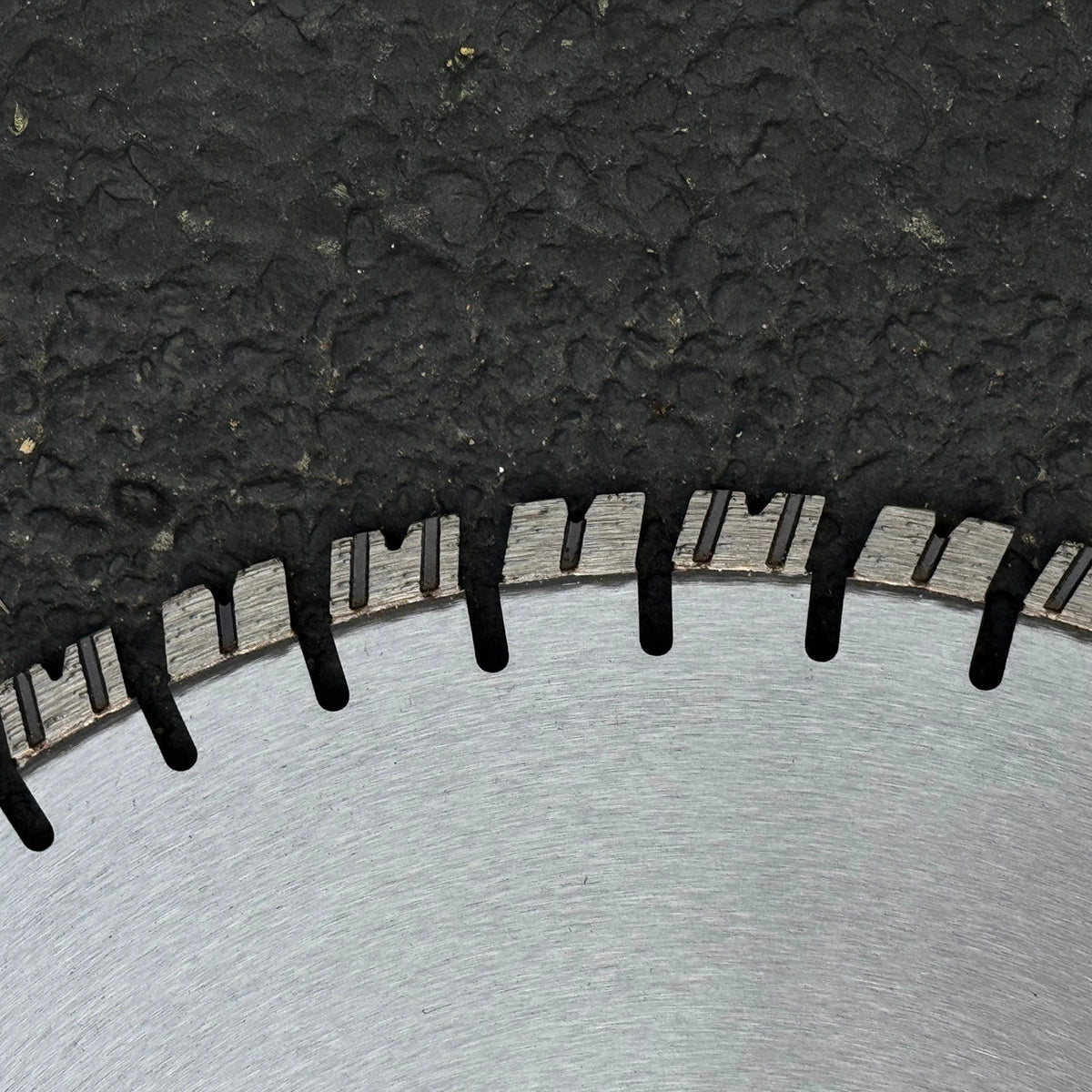 iQ Power Tools 16.5 HM4 SILENT CORE - Extreme Hard Material Blade 