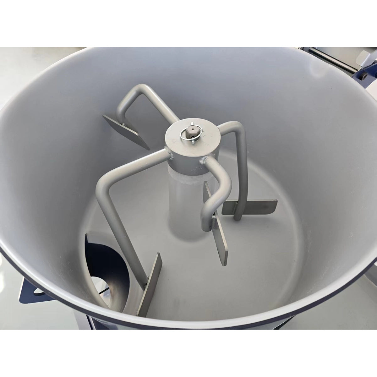 Makinex Forced Action Mixer With a Replaceable Drum Liner
