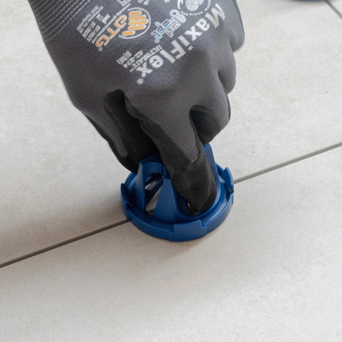 Pearl Twist Pro Leveling System Twist Cap In Use With Clip