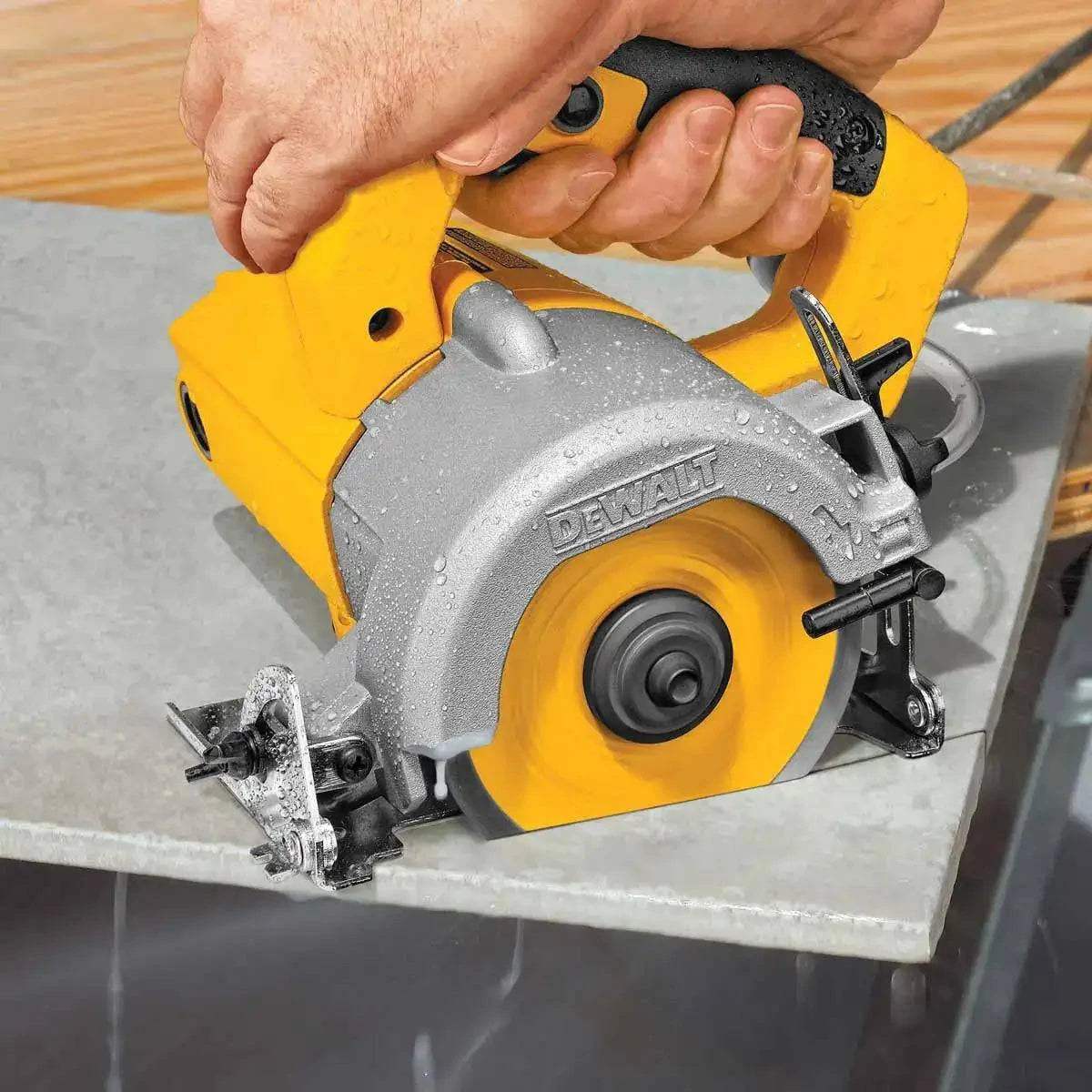 Dewalt Wet/Dry Tile Saw Cutting Tile