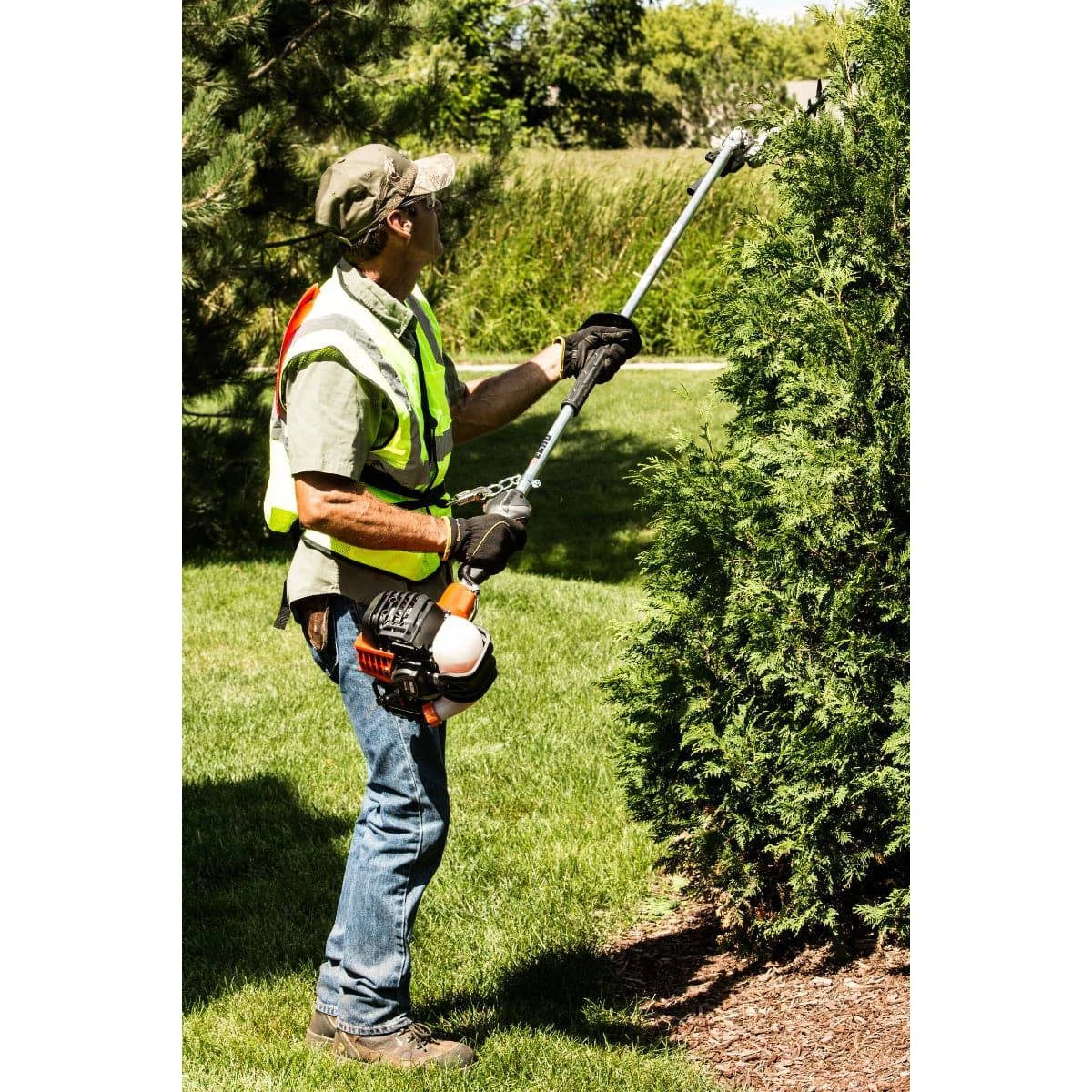 ECHO SHC-2620 Hedge Trimmer In Use  2