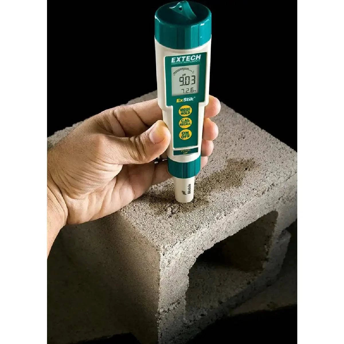 Ph 100 Extech ExStik Waterproof pH Pen measuring moisture in concrete block