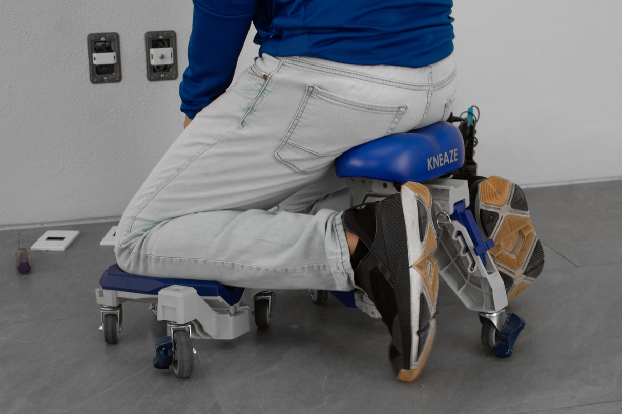 Grinding knee pads with wheels