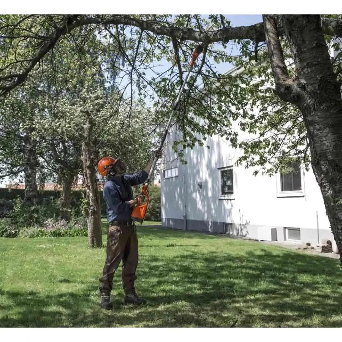Husqvarna 120iTK4-P Pole Saw - Thumbnail 4