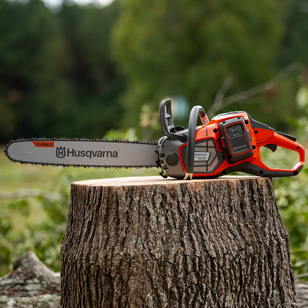 Husqvarna 550i XP Electric Chainsaw With An Adjustable Oil Pump 