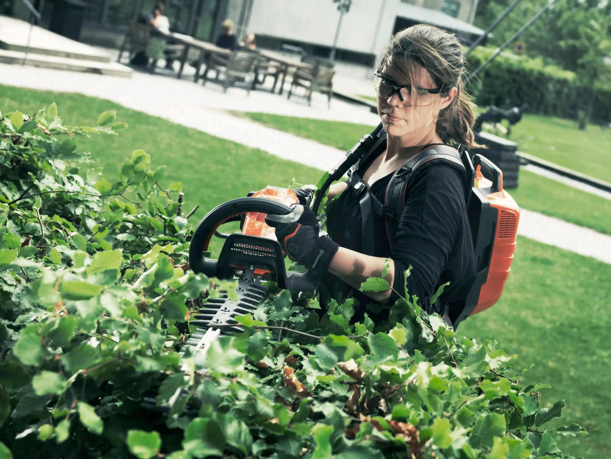 Husqvarna BLi950X Backpack Battery edge trimmer