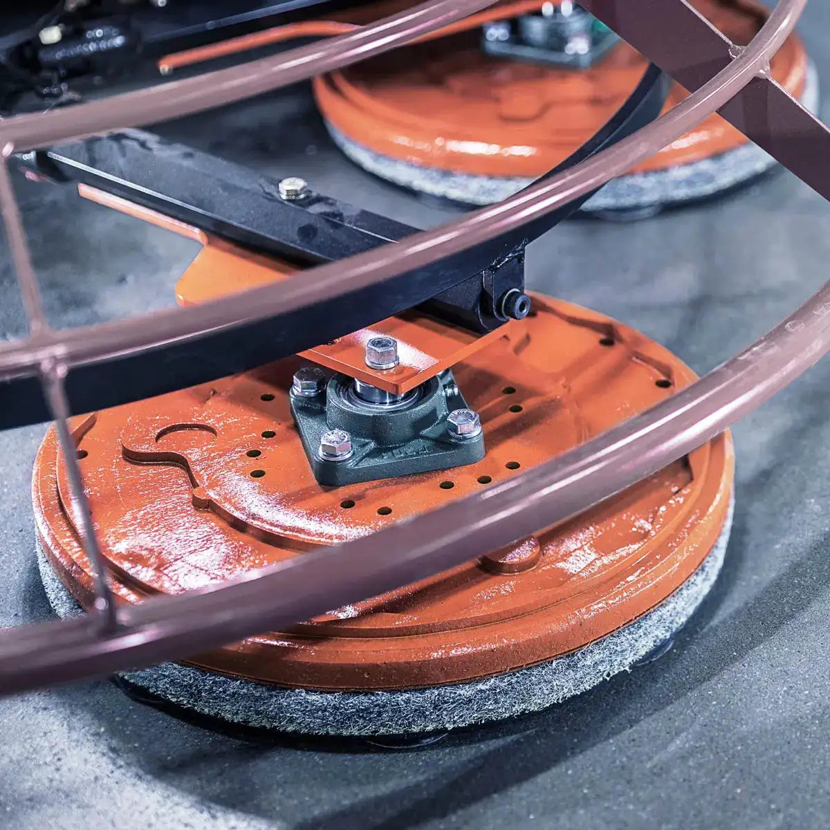 Husqvarna Hiperflex TRW For ride-on trowel the HiPertrowel plates and tooling pads to polish industrial floors