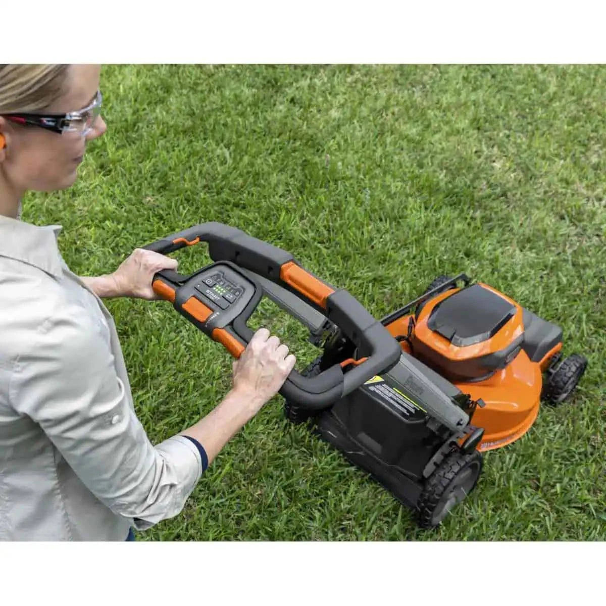Husqvarna Lawn Xpert LE 322 Lawn Mower