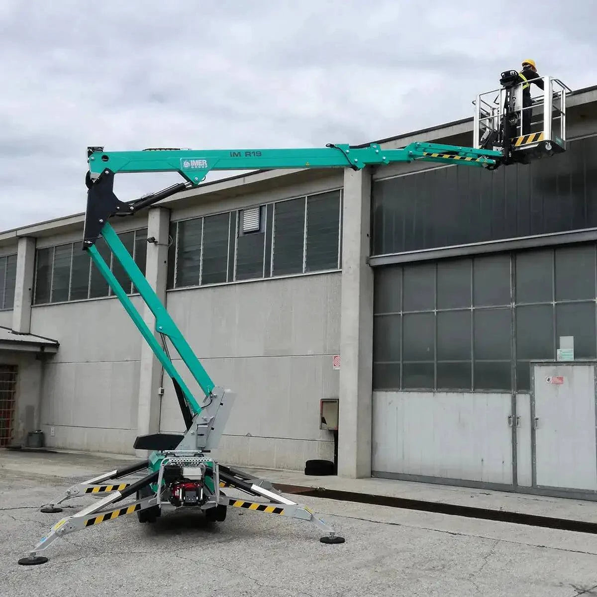 Imer im r19 track-driven capabilities offer maximum versatility for both outdoor and indoor applications