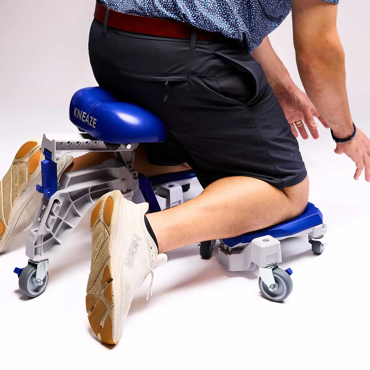 Kneaze rolling knee pad to alleviant lower back pain