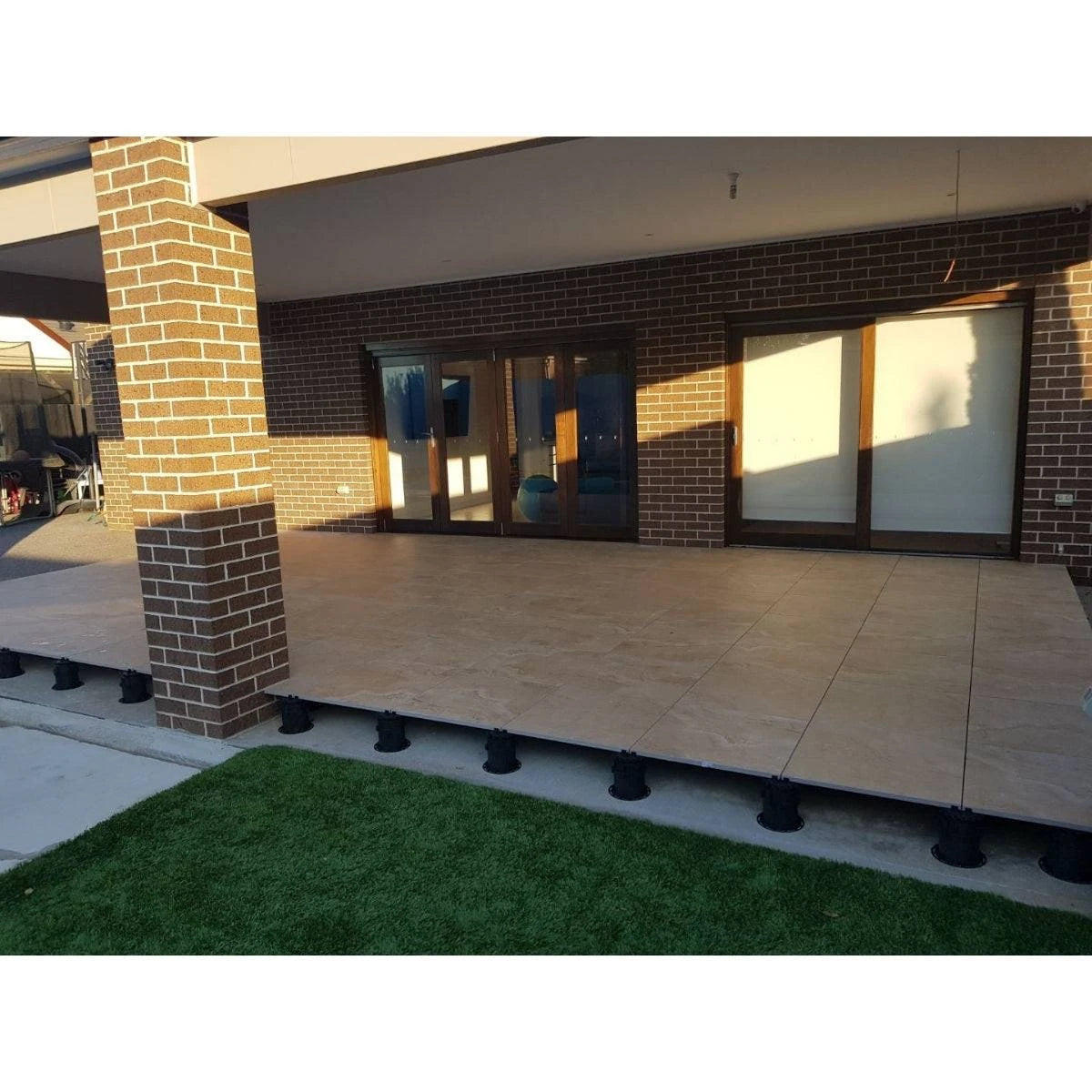 Laticrete NXT Pedestal Mini Install 2
