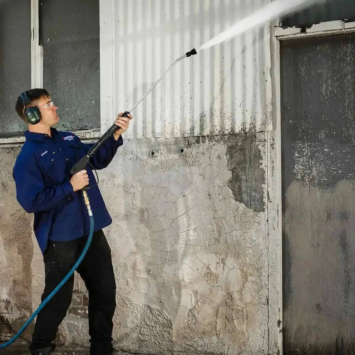 Makinex Using Pressure Washer