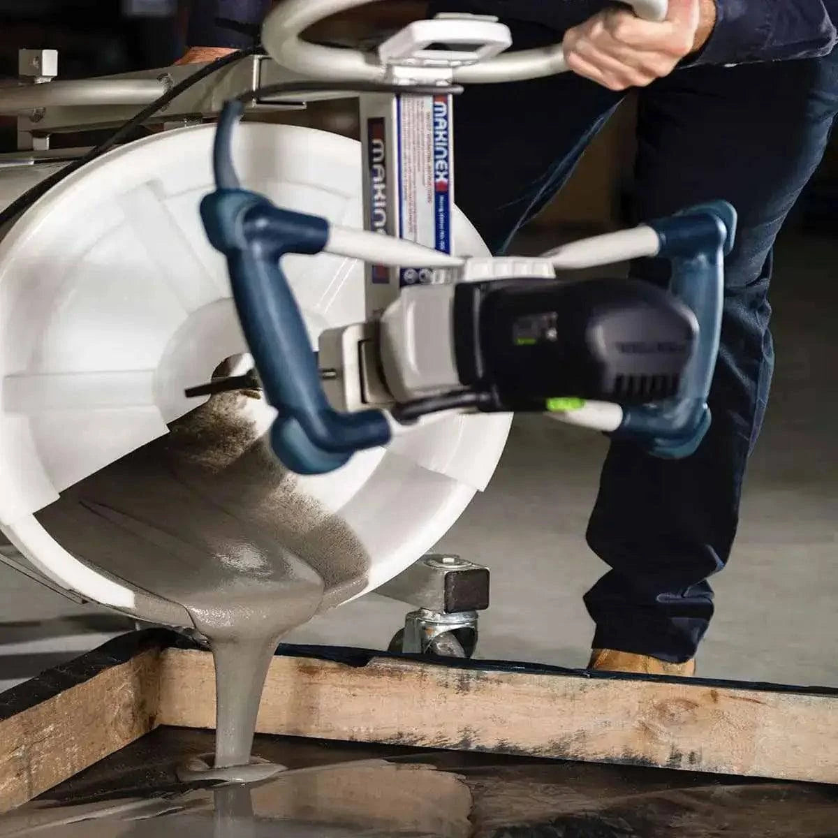 MS-100-C Makinex Mixing Station Complete - Close-up pour