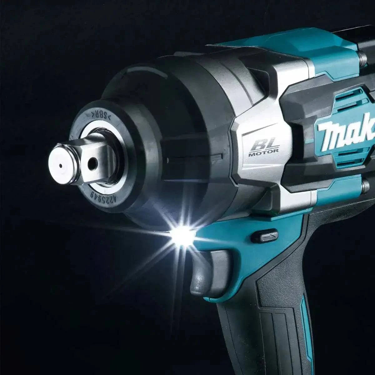 Makita 40V max XGT Brushless Cordless Drive Impact Wrench LED Lights