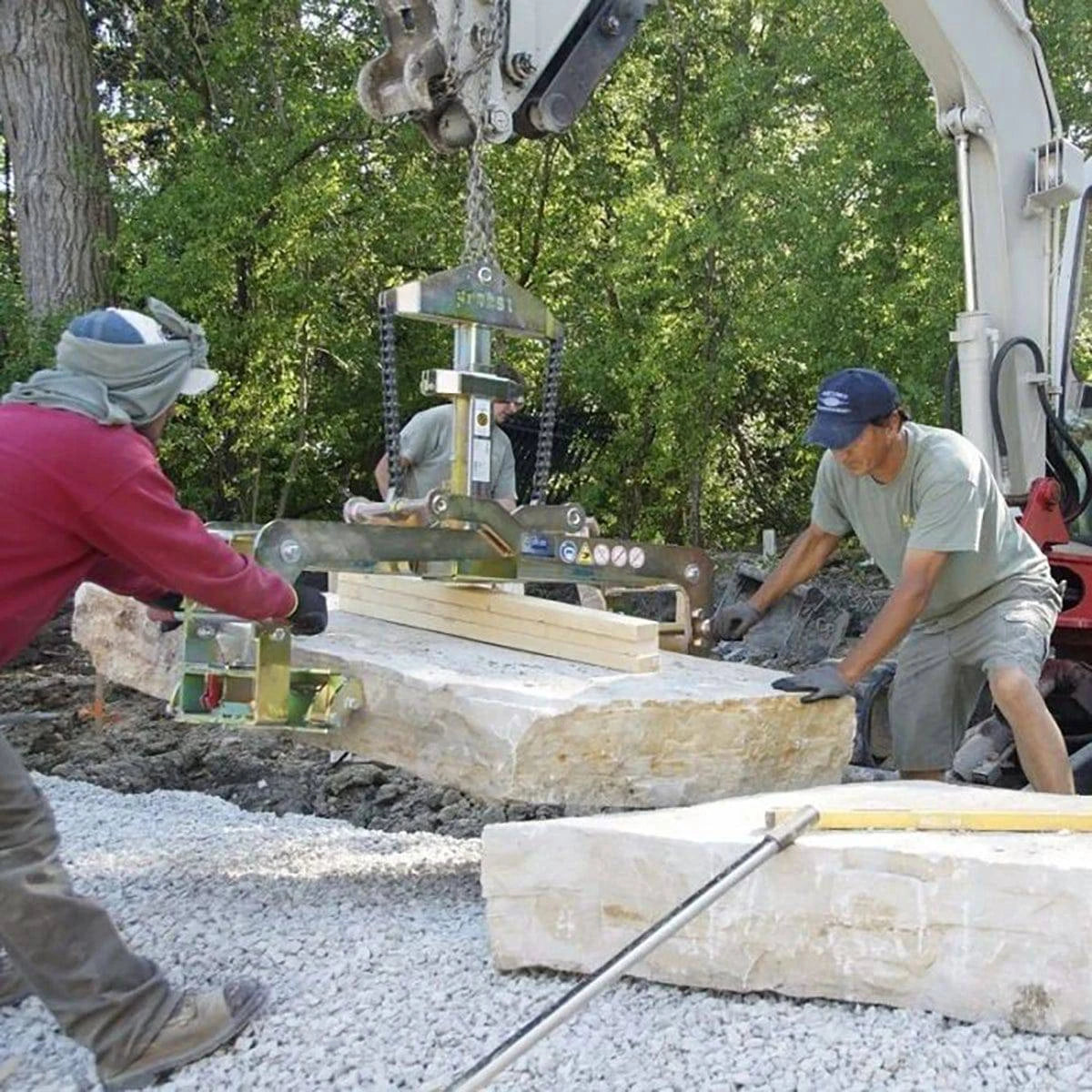 FTZ-MULTI-15-WB-SQ Rock Gripper (Pair) in use