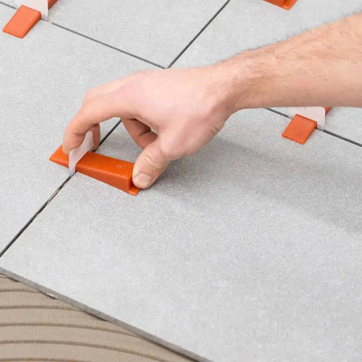 Raimondi RLS wedge pushing Leveling clip porcelain tile lippage free