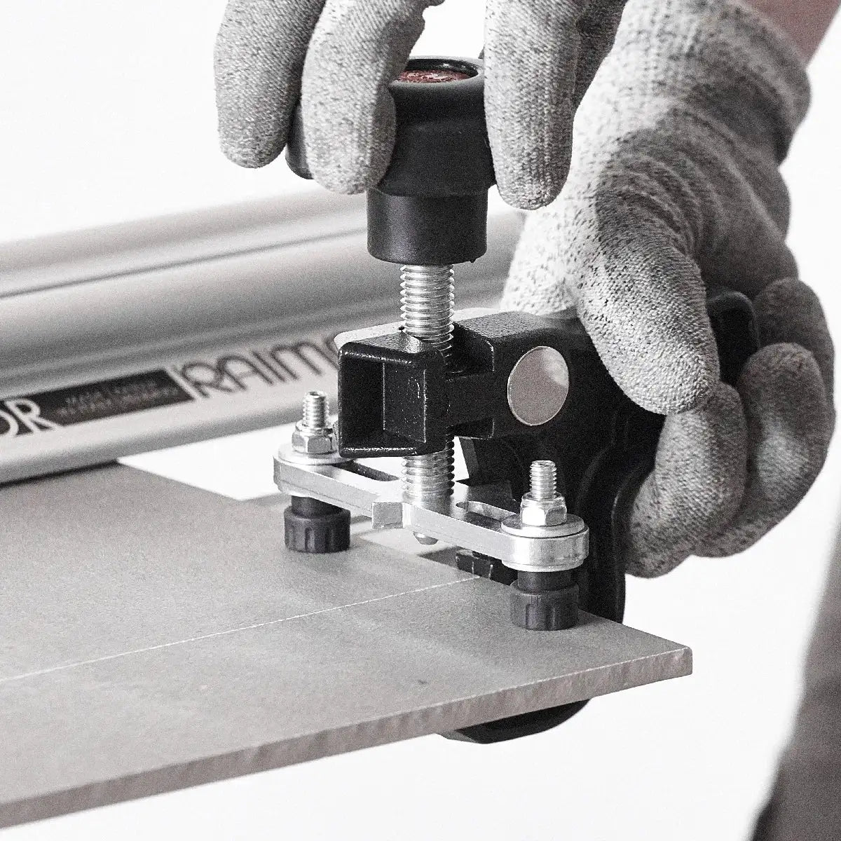 TCLFPLTRZ Raimondi Pliers For Thin Panel Tile pressure screw applies the maximum pressure with minimum effort