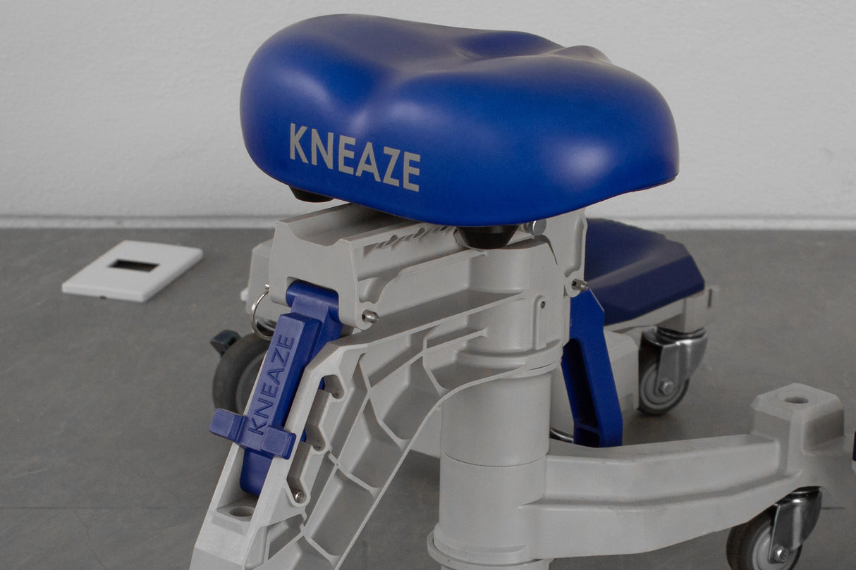 scarifying knee pads with casters