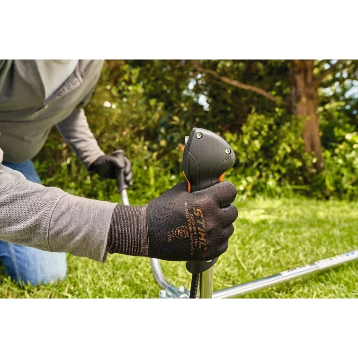 Stihl FS 56 Gasoline Grass Trimmer Bike Handle Close 