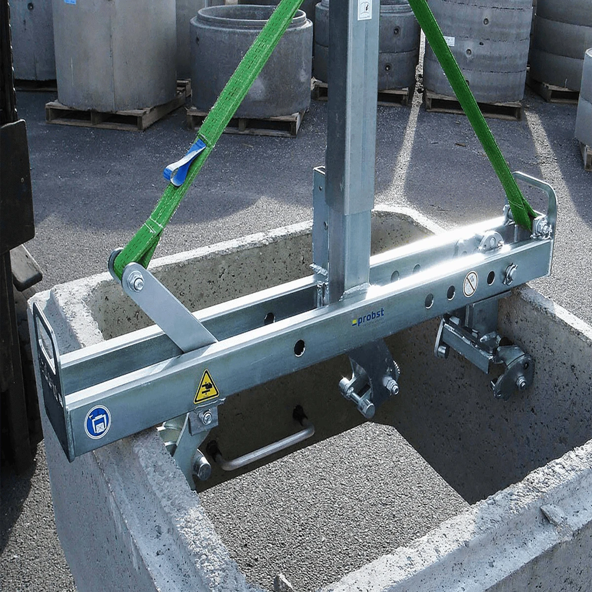 SVZ-ECO Manhole and Cone Installation Clamp in use